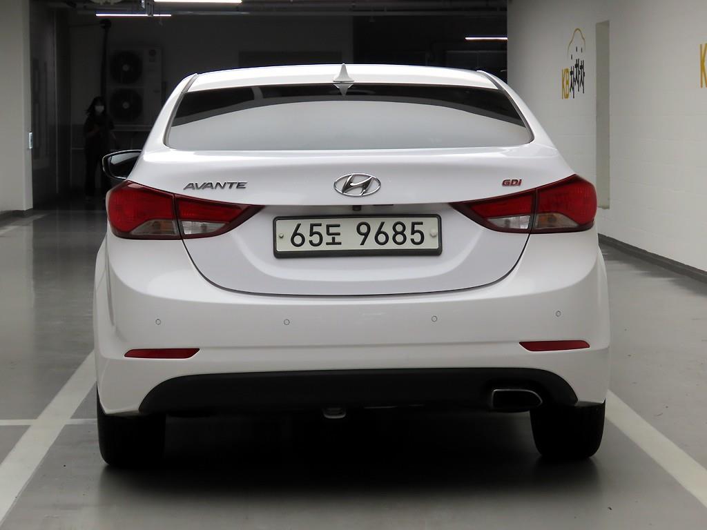 HYUNDAI Avante - Vista 3