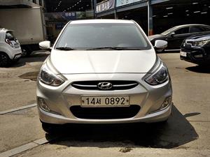 HYUNDAI Accent - Vista 2