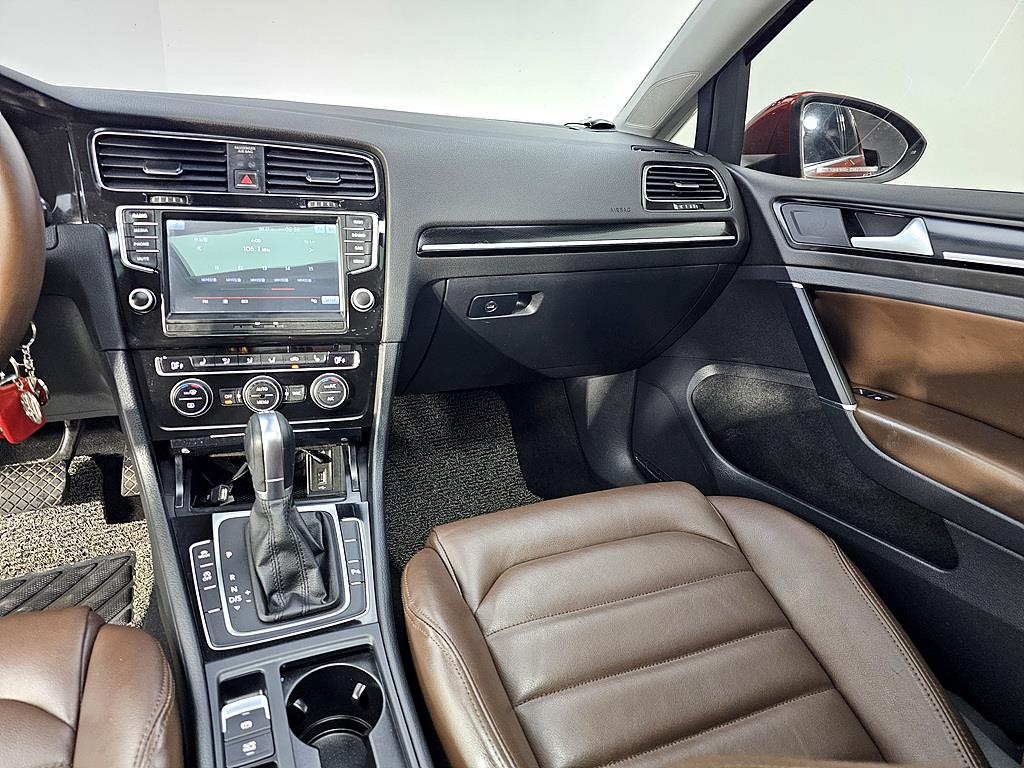 Volkswagen Golf - Vista 10