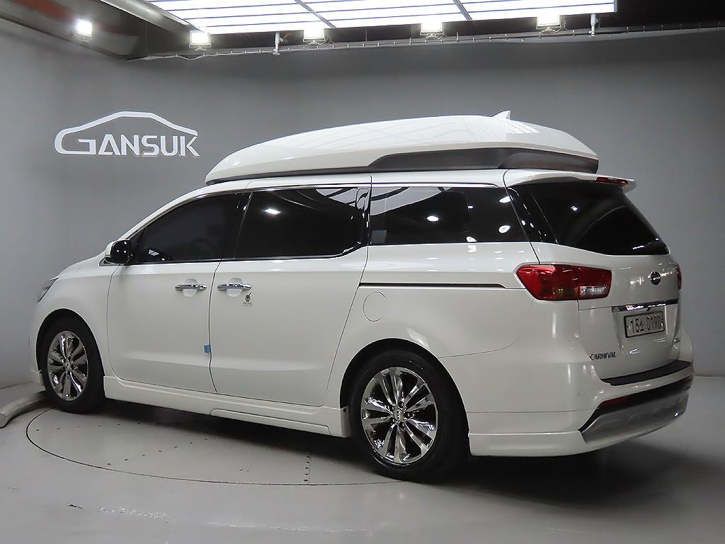 KIA Carnival - Vista 5
