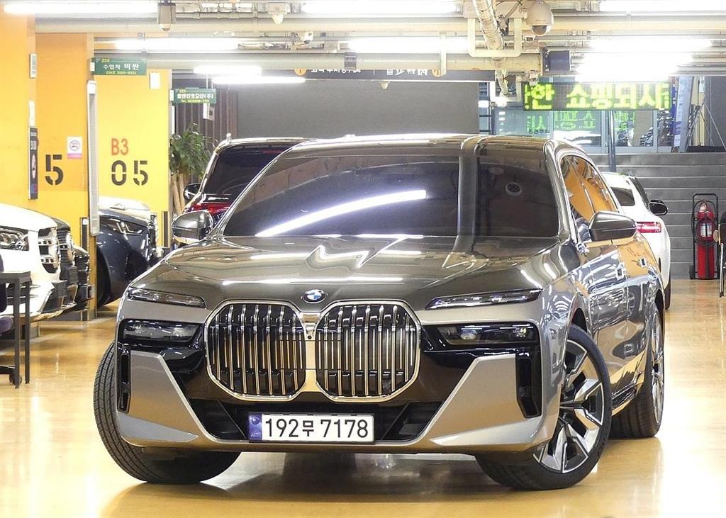 BMW 7 Series - Vista 2