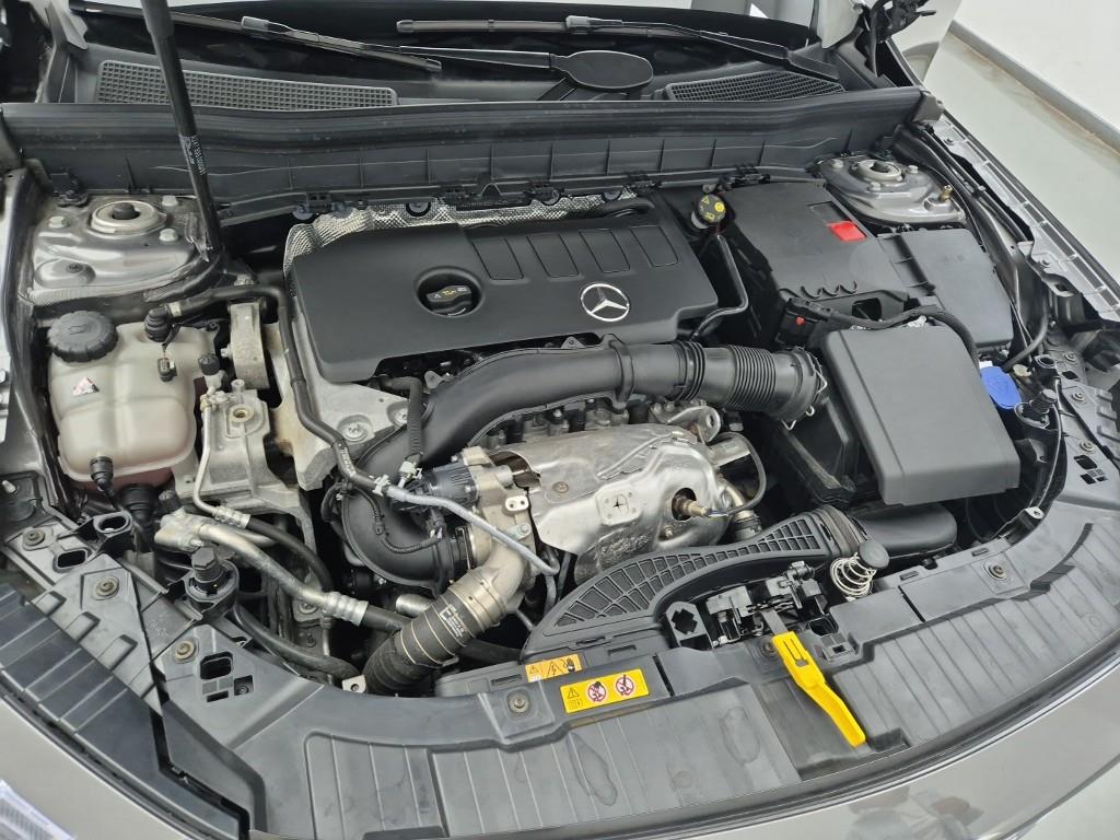 Mercedes Benz GLB Class - Vista 6