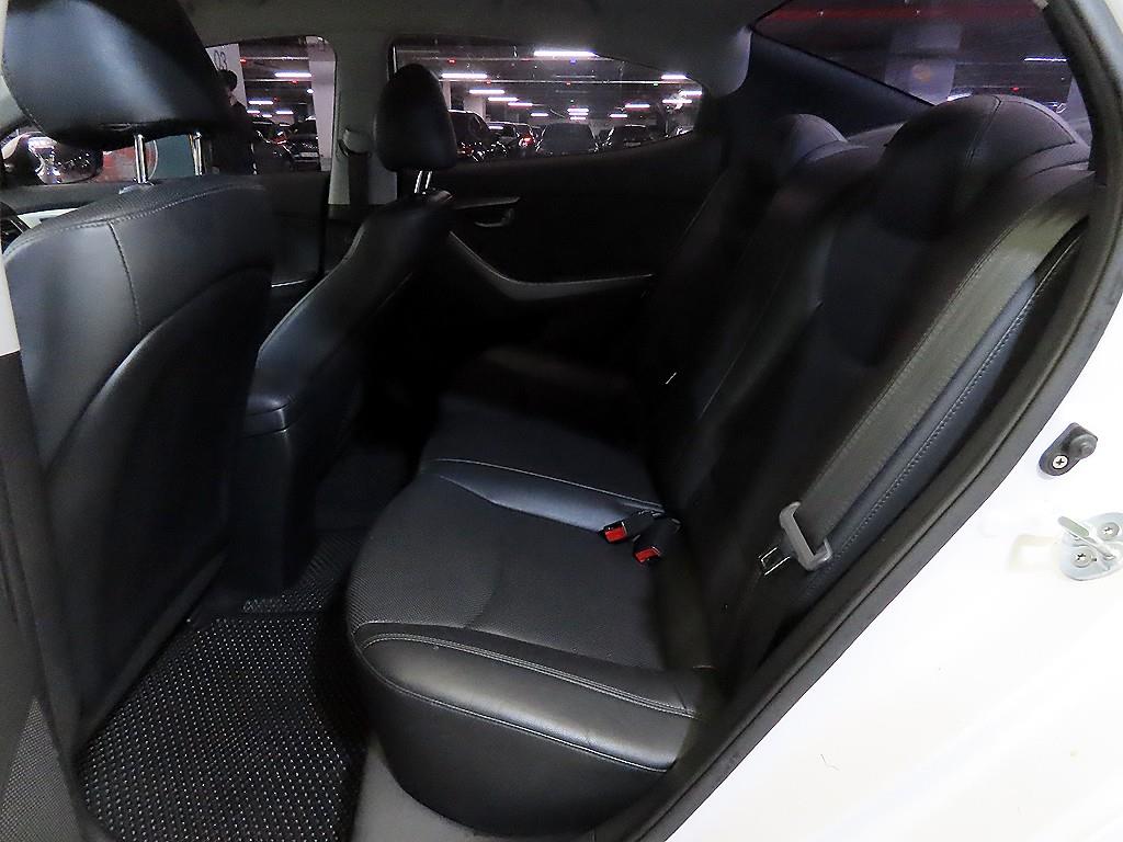 HYUNDAI Avante - Vista 7