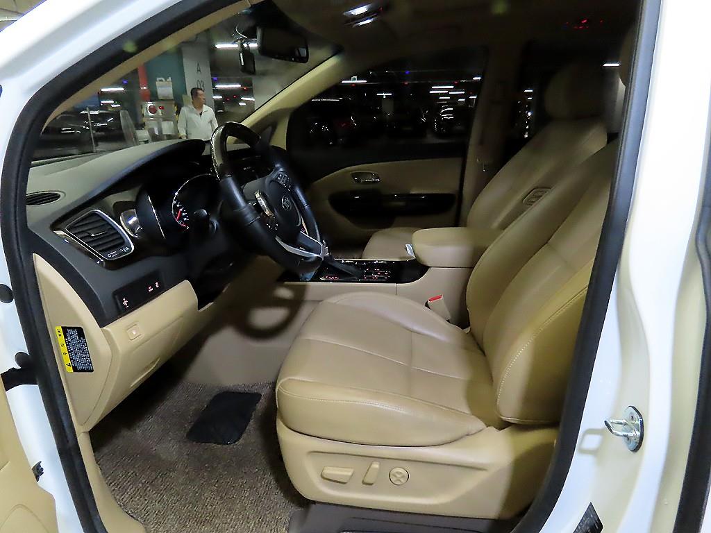 KIA Carnival - Vista 6