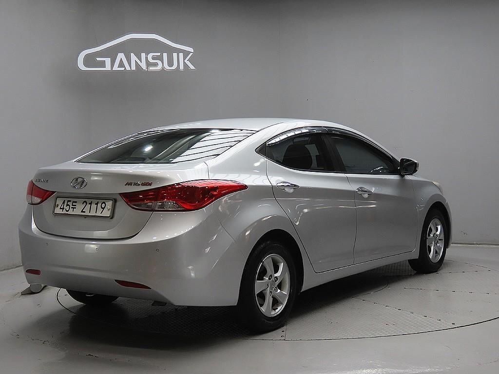 HYUNDAI Avante - Vista 7