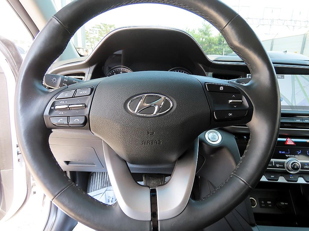 HYUNDAI Avante - Vista 8