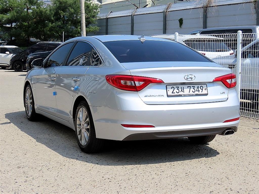 HYUNDAI Sonata - Vista 3