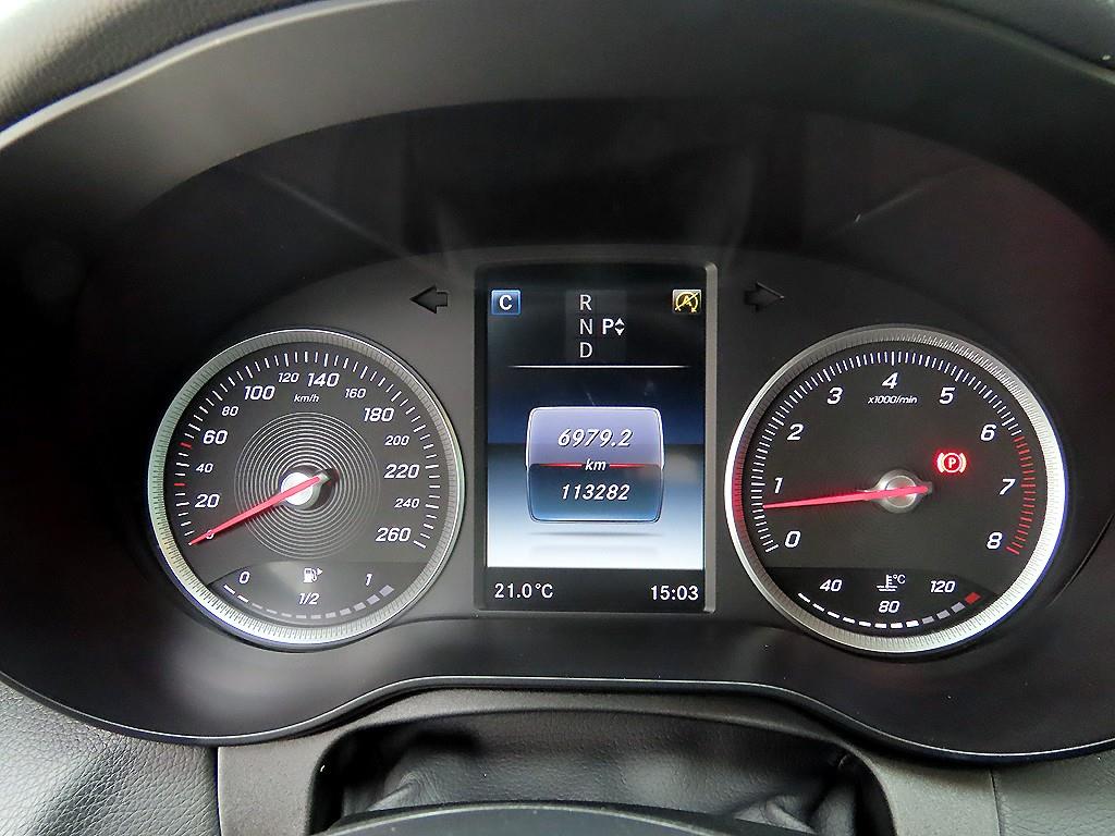 Mercedes Benz C Class - Vista 9