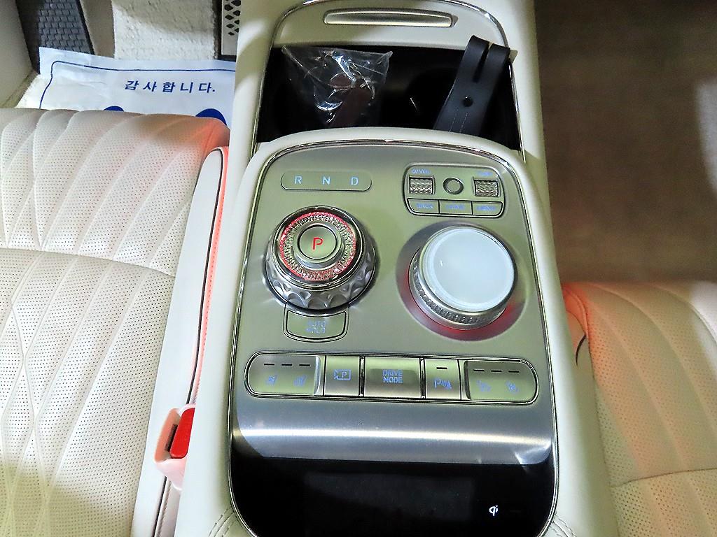 Genesis G90 - Vista 12