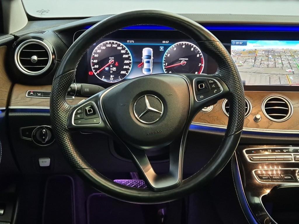 Mercedes Benz E class - Vista 9