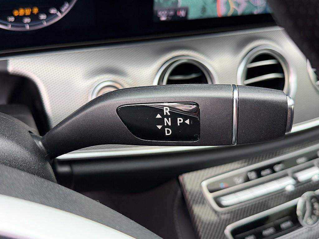 Mercedes Benz E class - Vista 11