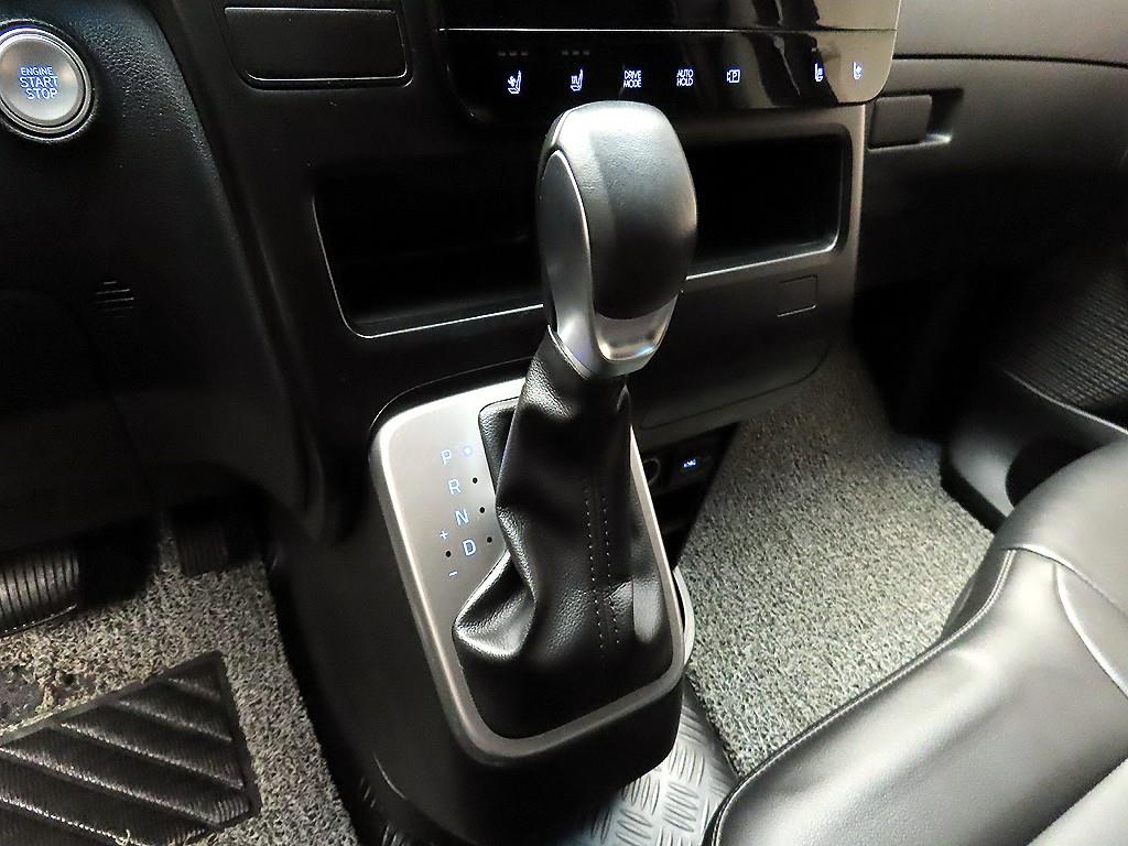 HYUNDAI Staria - Vista 10