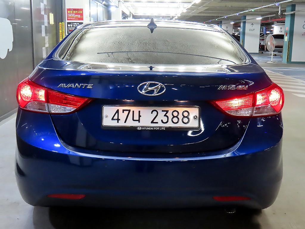 HYUNDAI Avante - Vista 5