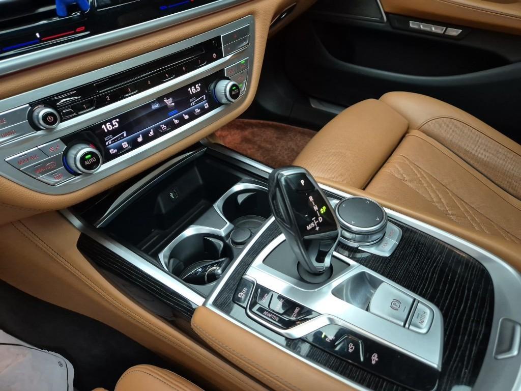 BMW 7 Series - Vista 8