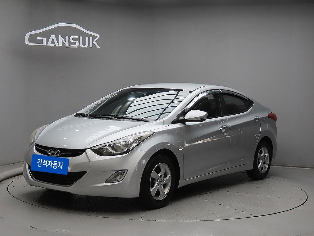 HYUNDAI Avante - Vista 3