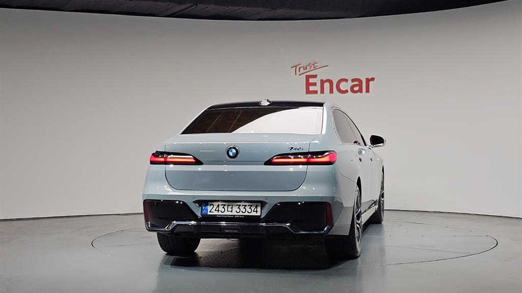 BMW 7 Series - Vista 4