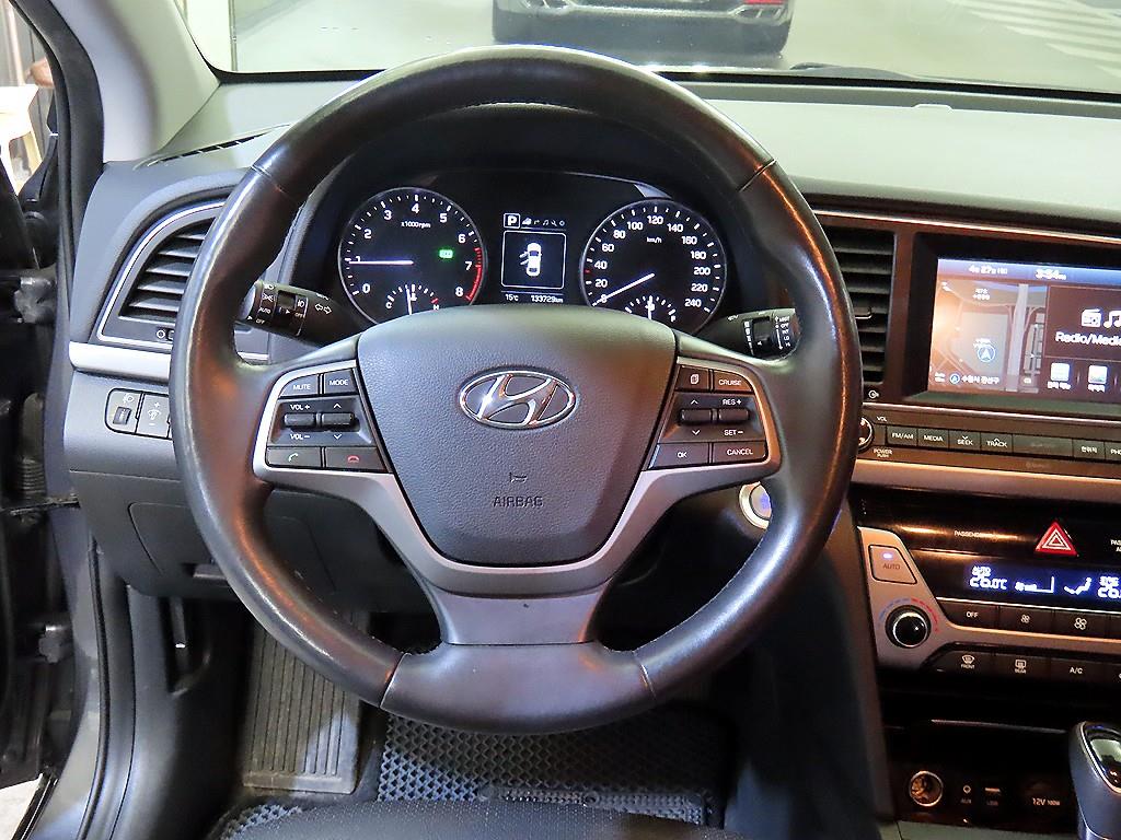 HYUNDAI Avante - Vista 8