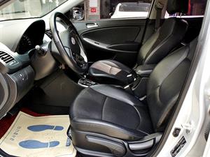 HYUNDAI Accent - Vista 10