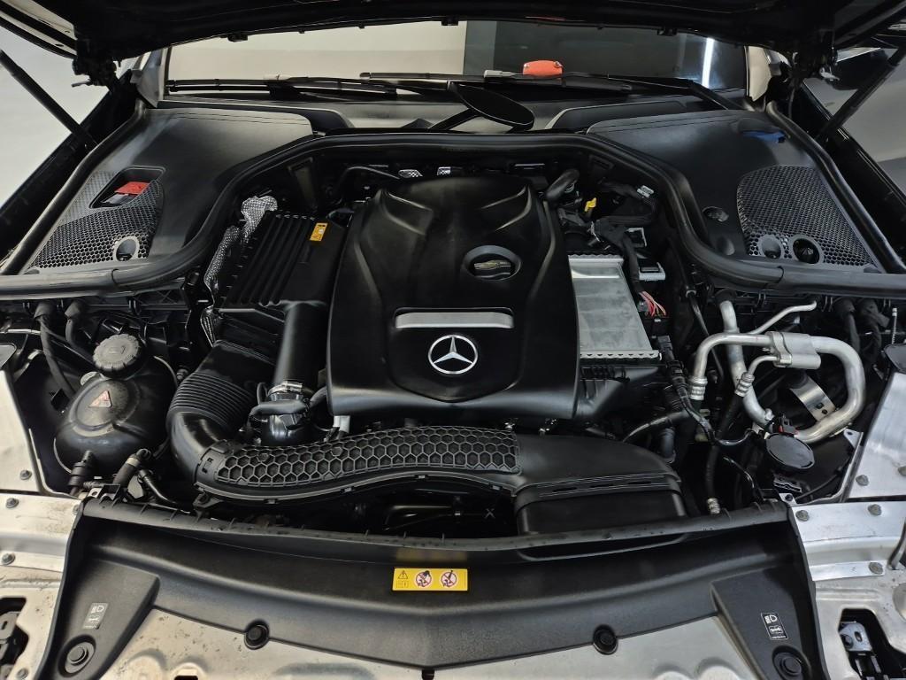 Mercedes Benz E class - Vista 5