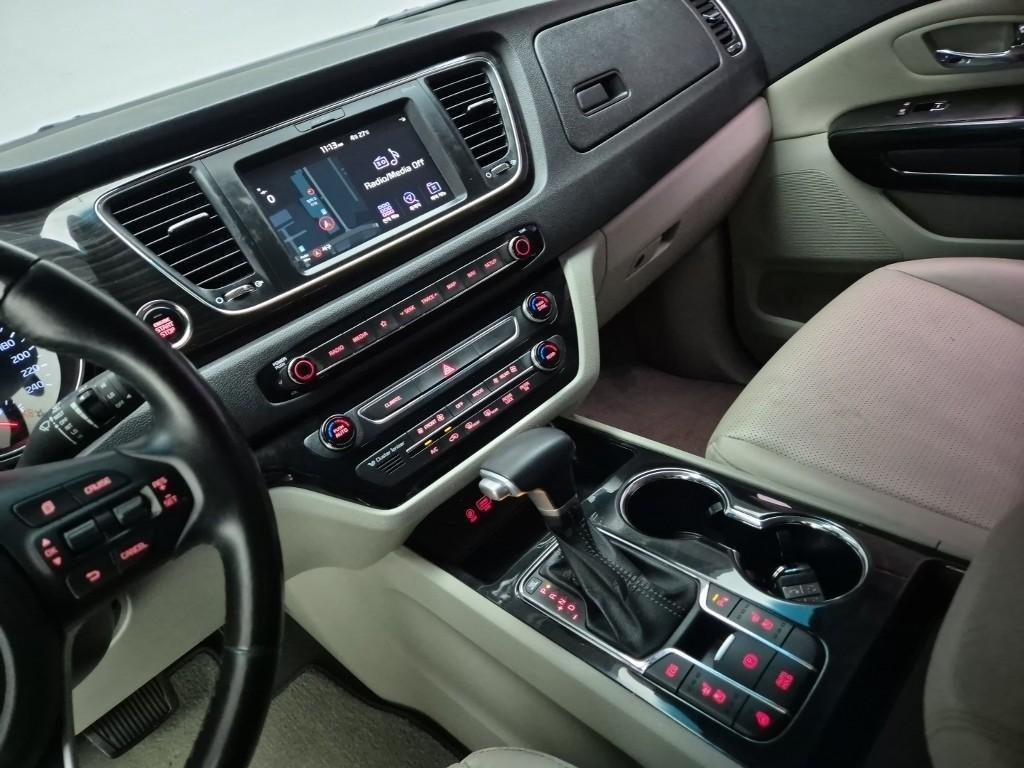 KIA Carnival - Vista 10