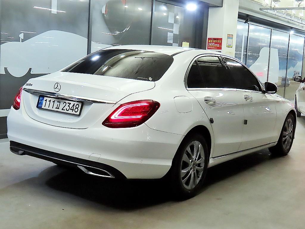 Mercedes Benz C Class - Vista 4