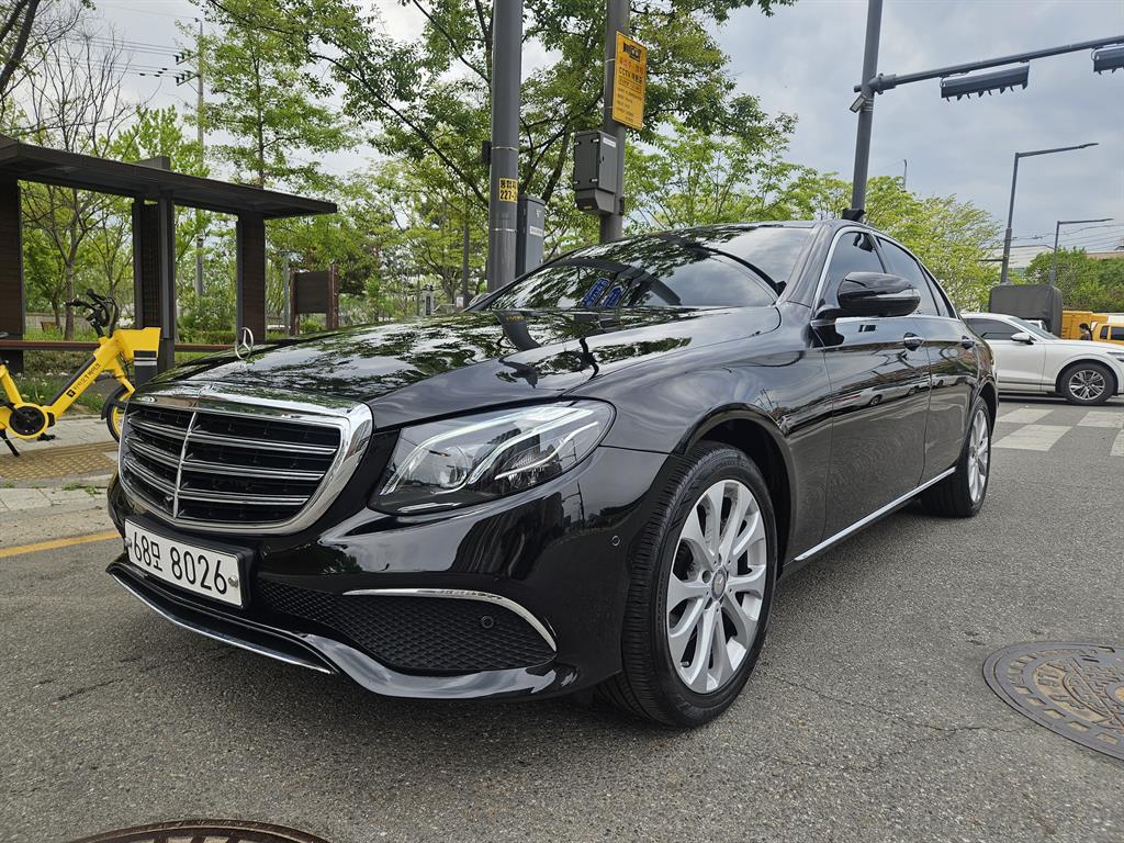 Mercedes Benz E class - Vista 2