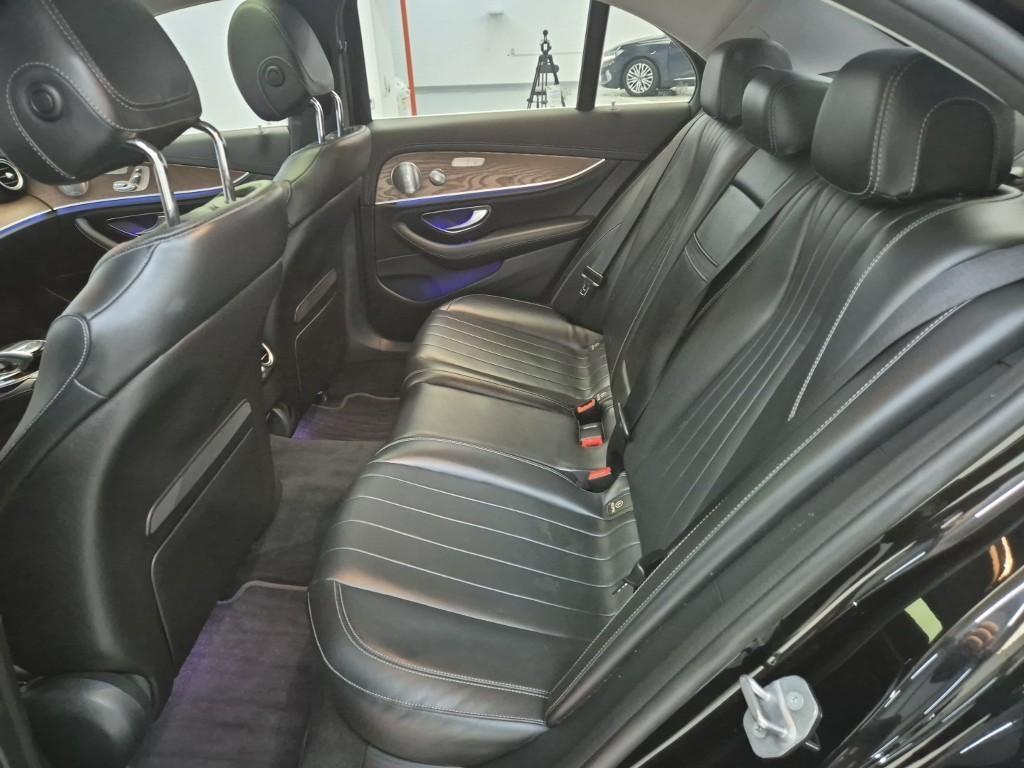 Mercedes Benz E class - Vista 12