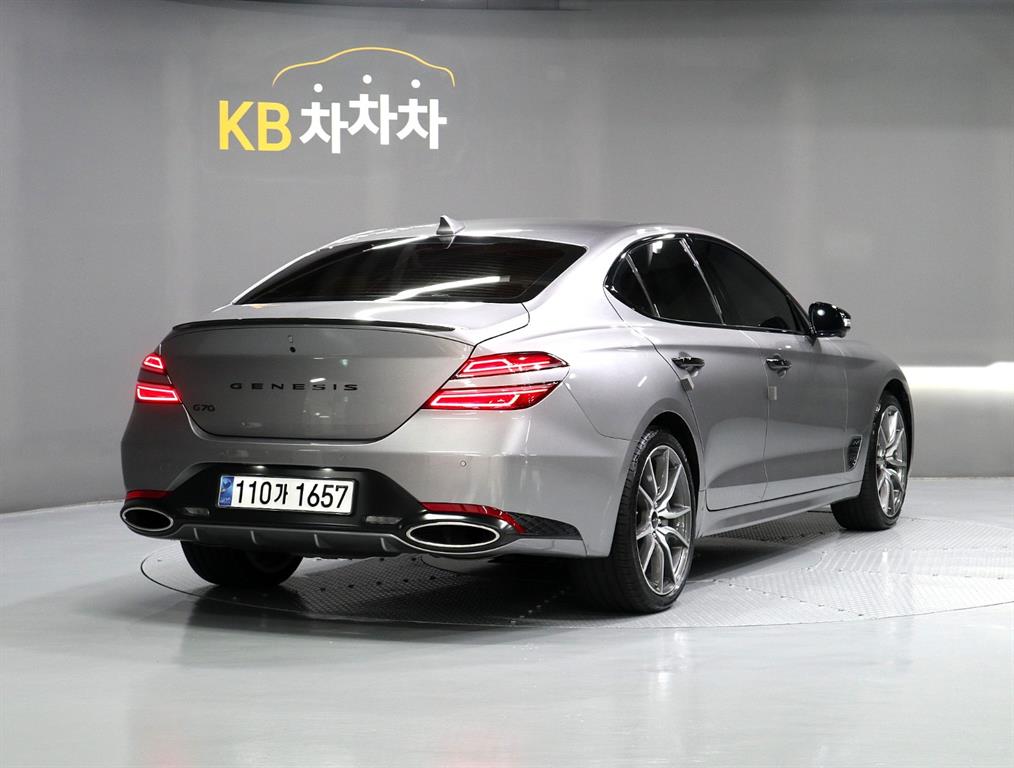 Genesis G70 - Vista 3