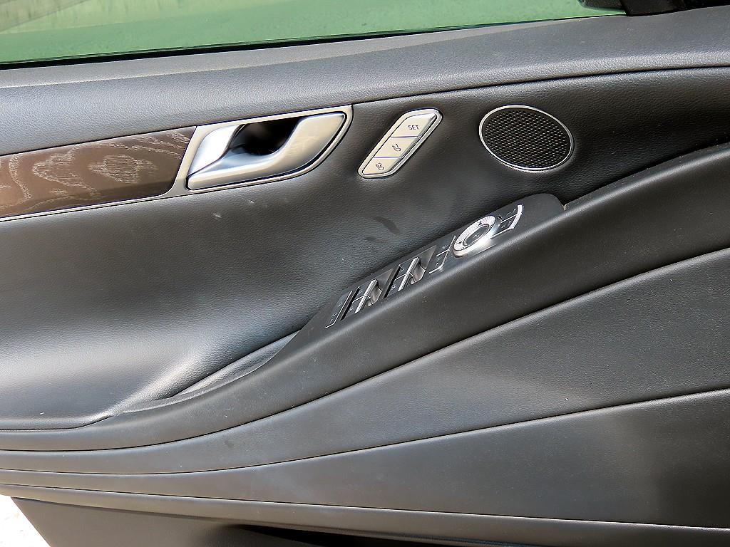 Genesis G80 - Vista 12