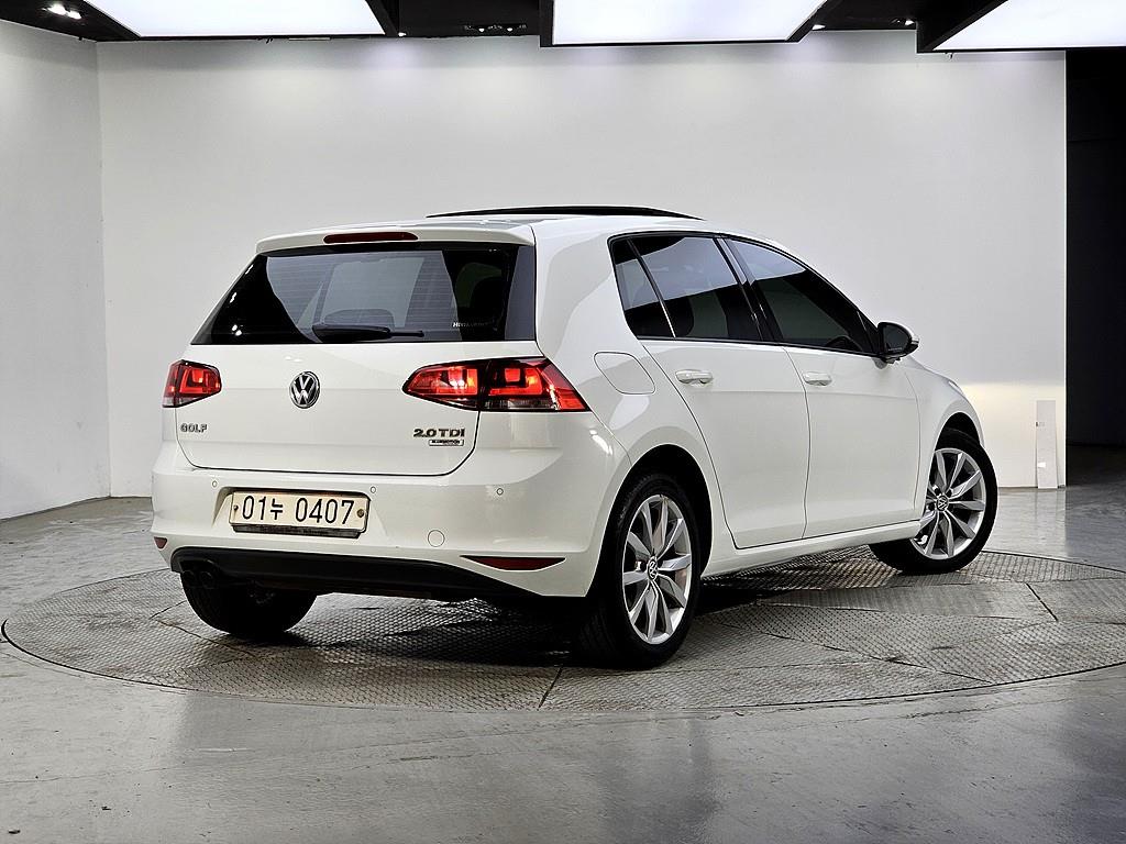 Volkswagen Golf - Vista 4