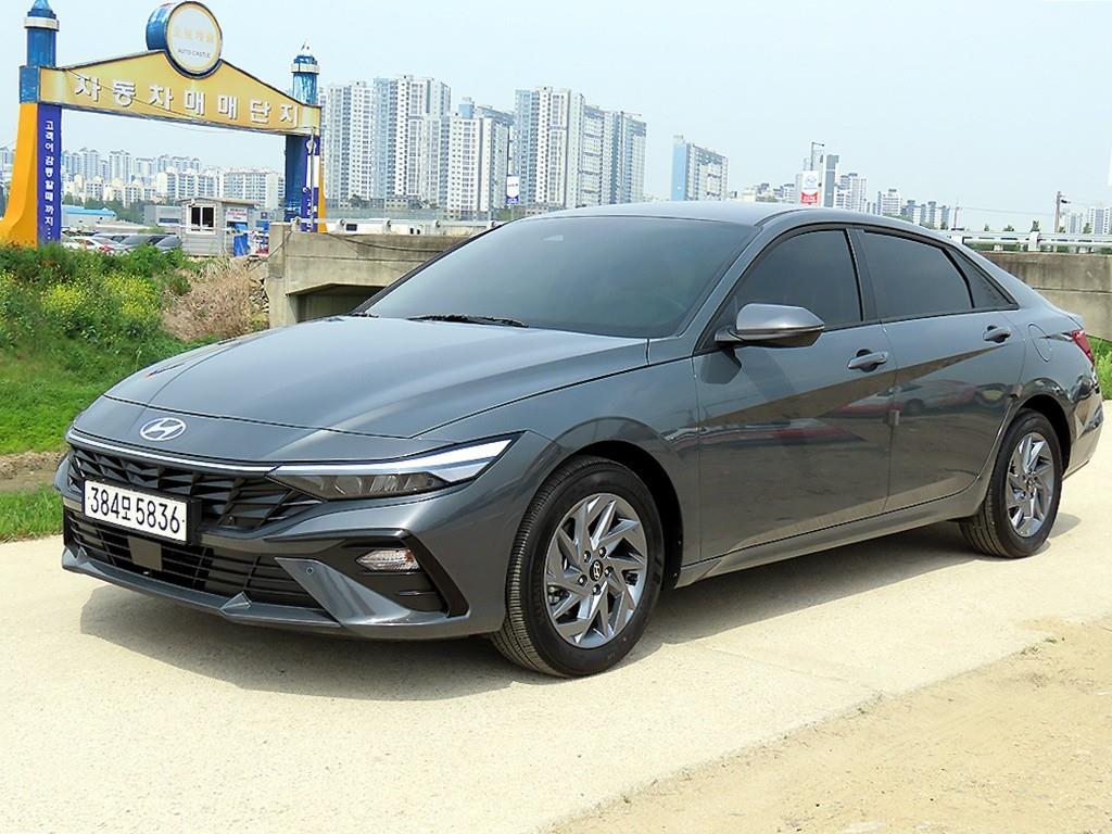 HYUNDAI Avante - Vista 2