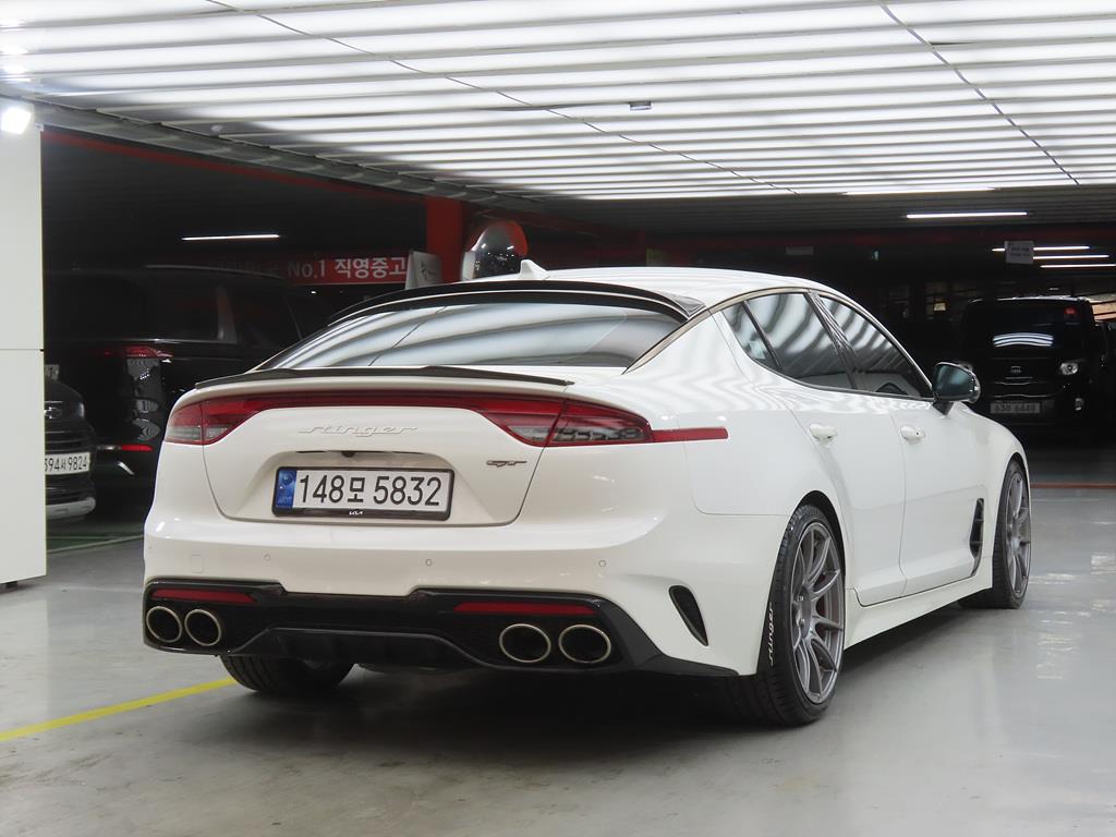 KIA Stinger - Vista 6