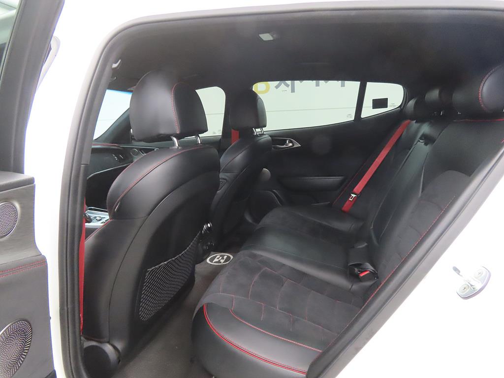 KIA Stinger - Vista 5