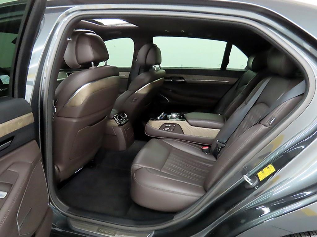 Genesis G90 - Vista 6