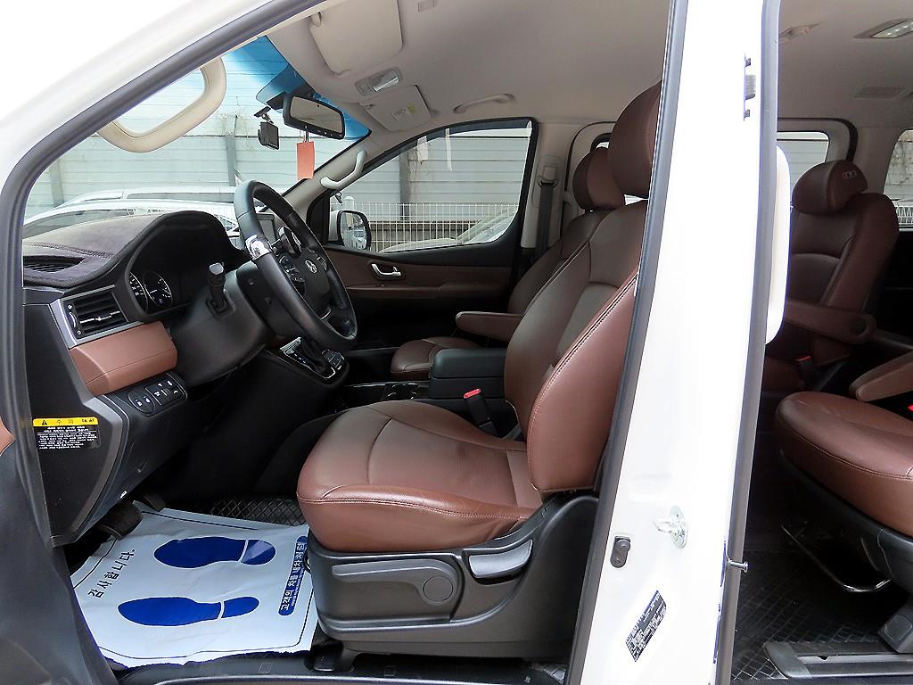 HYUNDAI Starex - Vista 5