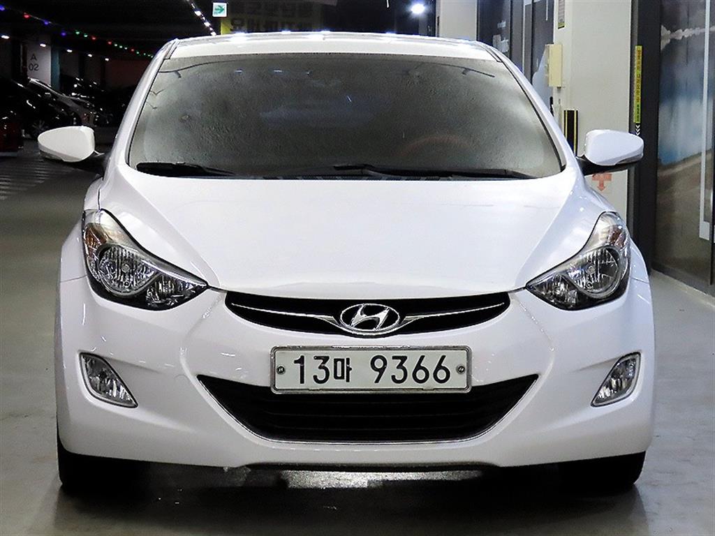 HYUNDAI Avante - Vista 2