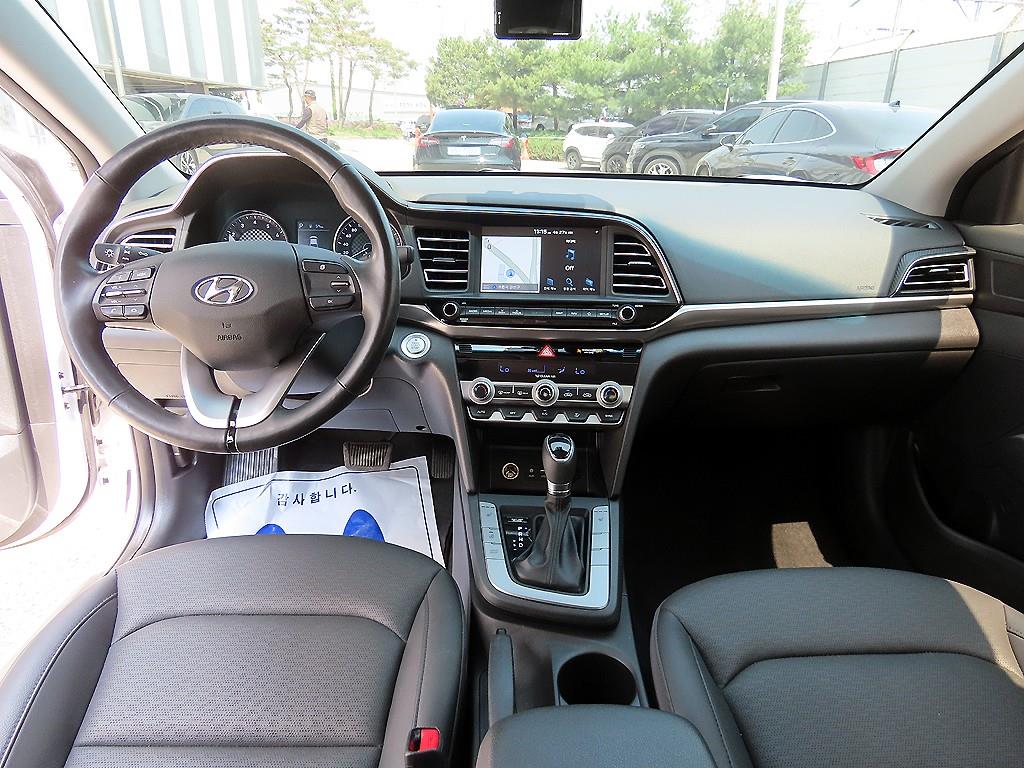 HYUNDAI Avante - Vista 7