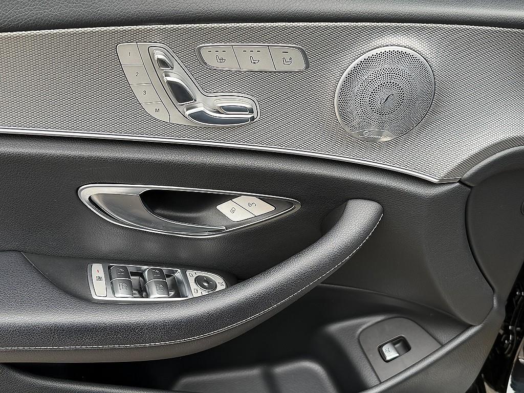 Mercedes Benz E class - Vista 12