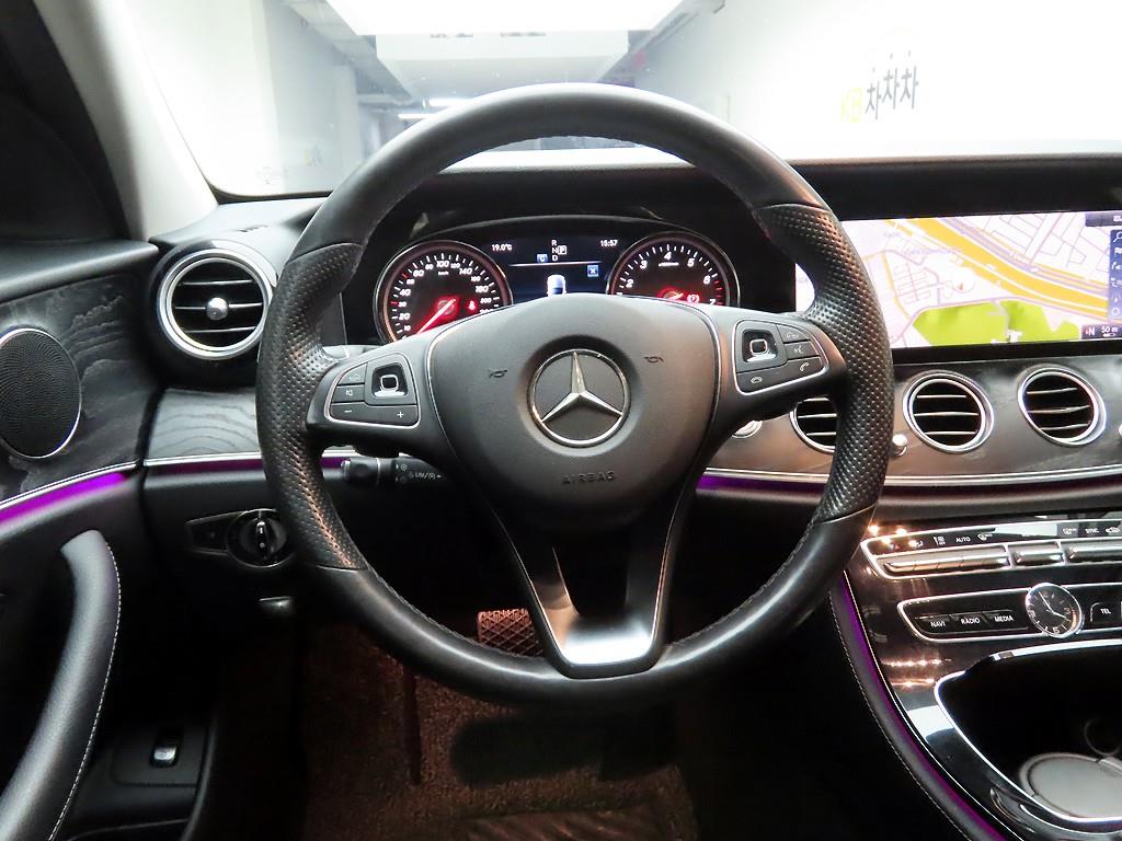 Mercedes Benz E class - Vista 8