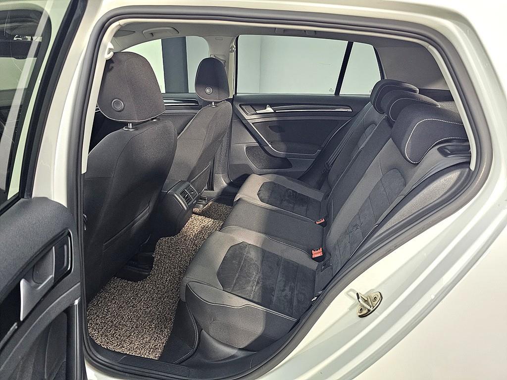Volkswagen Golf - Vista 9