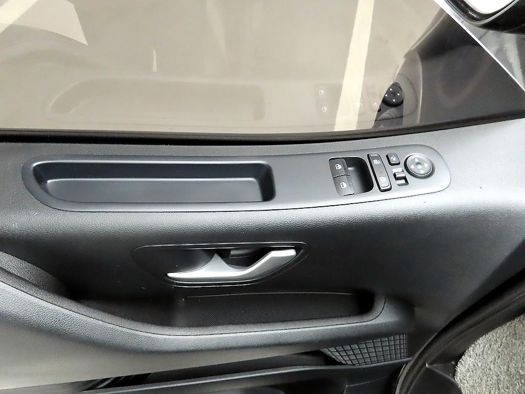 HYUNDAI Staria - Vista 11