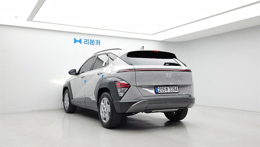 HYUNDAI Kona - Vista 4