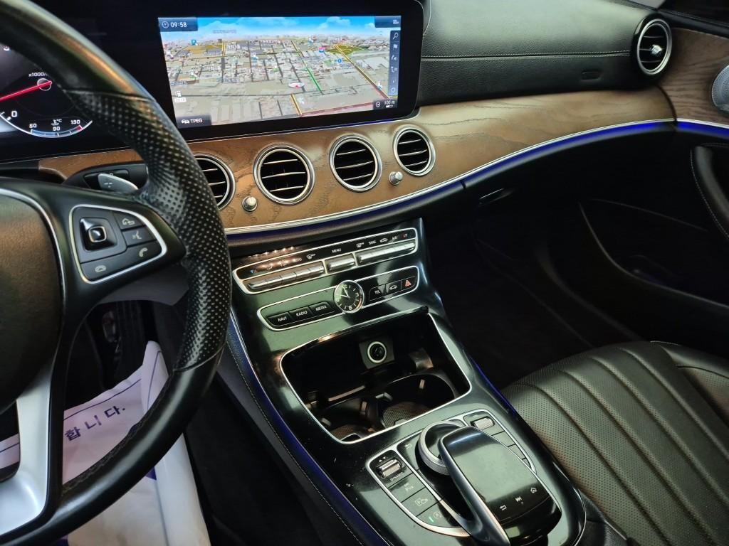 Mercedes Benz E class - Vista 10