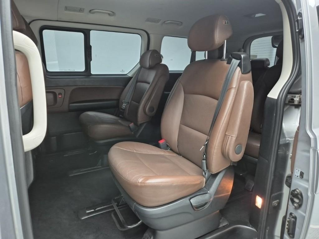 HYUNDAI Starex - Vista 12