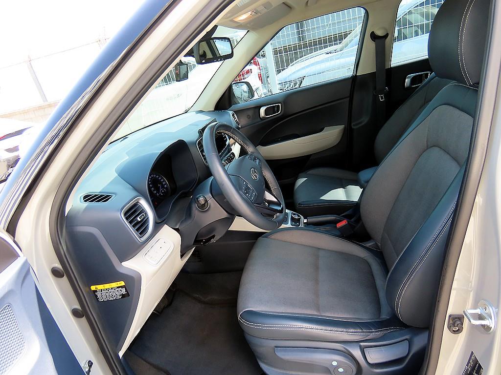 HYUNDAI Venue - Vista 5
