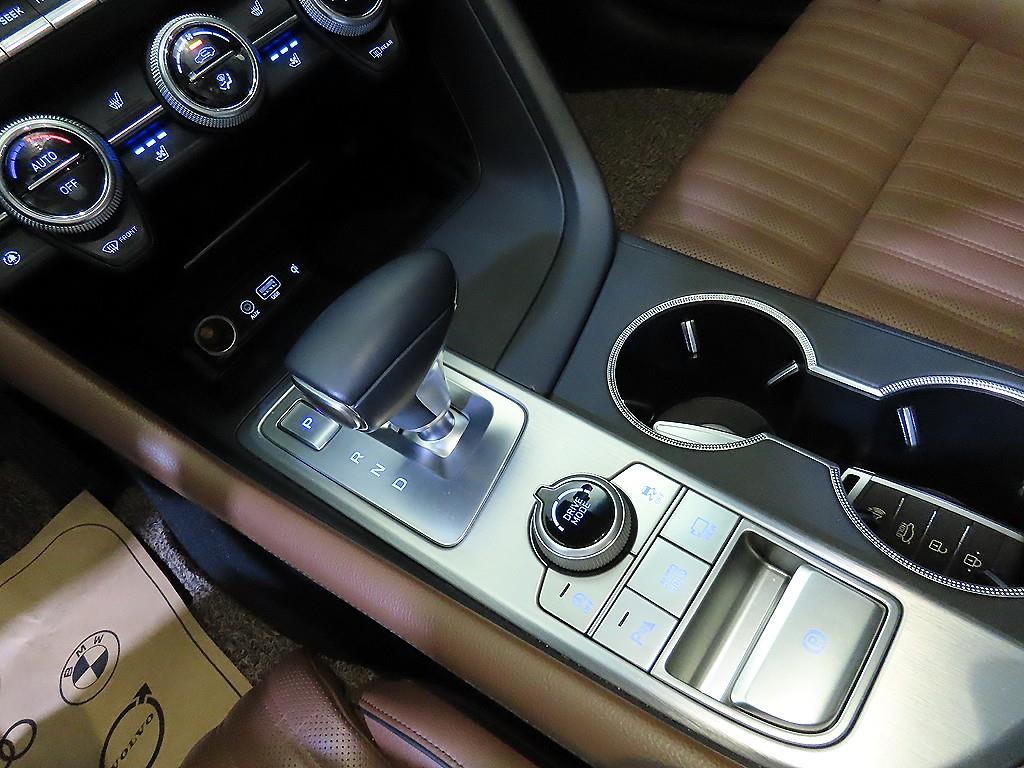 Genesis G70 - Vista 12
