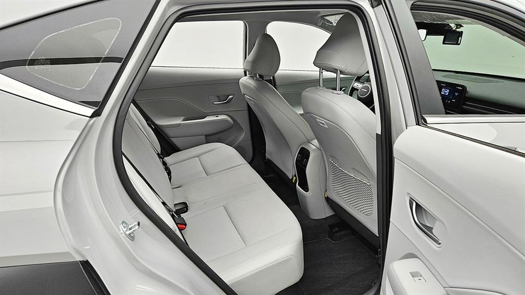 HYUNDAI Kona - Vista 7