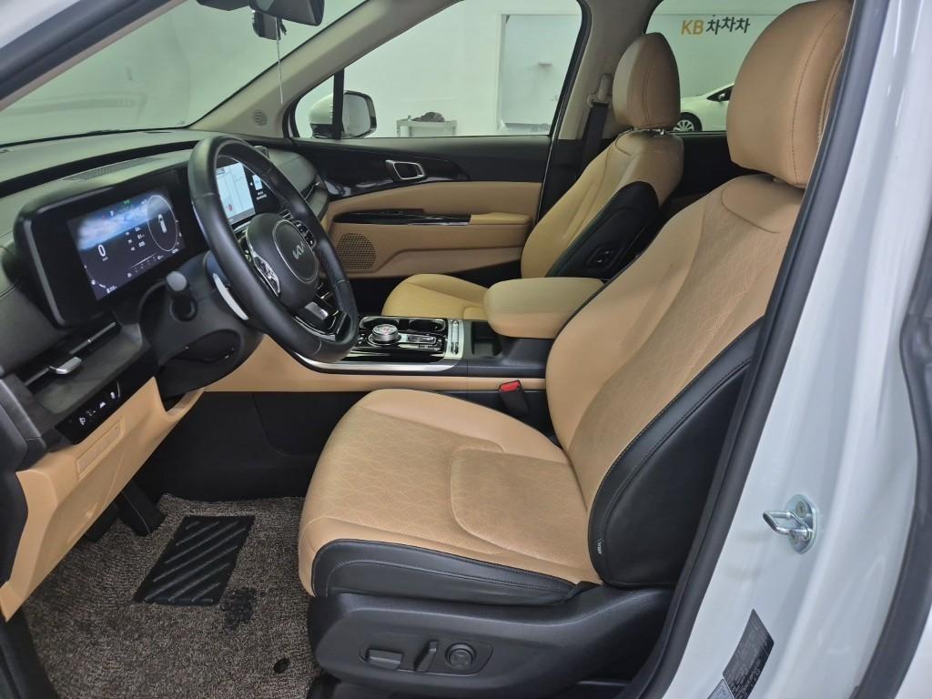 KIA Carnival - Vista 11