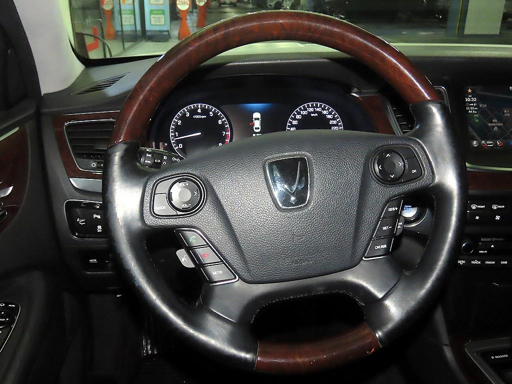 HYUNDAI Equus - Vista 8