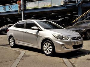 HYUNDAI Accent - Vista 4